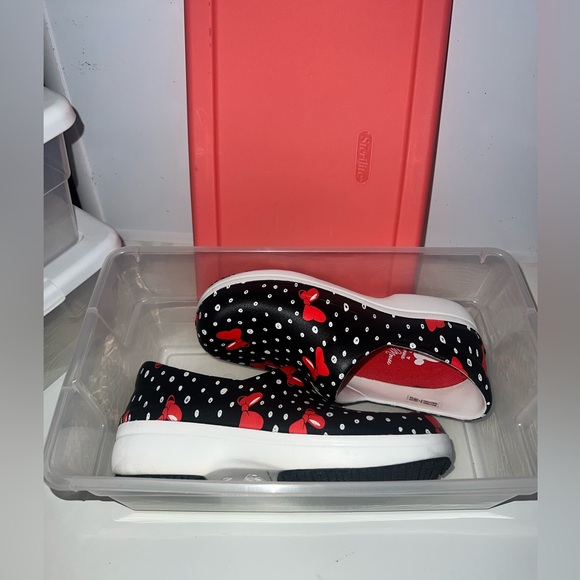 Crocs “Minnie Mouse” clog shoes - Picture 7 of 7